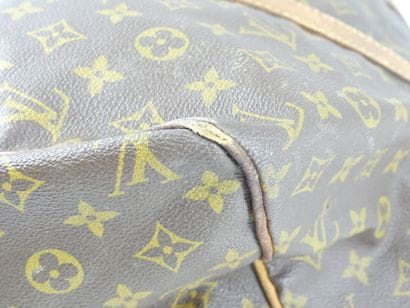 LOUIS VUITTON. Keepall 45 bag in monogram...