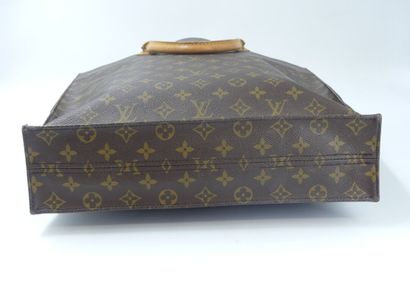 LOUIS VUITTON. Flat bag in monogram canvas...