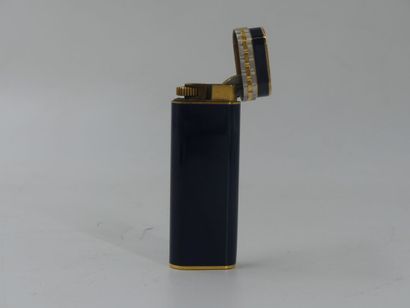CARTIER. Gold plated and lacquered lighter,...