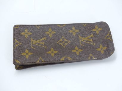 LOUIS VUITTON. Meeting of three accessories...