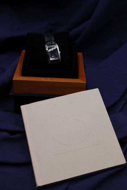 BAUME & MERCIER. Steel watch, quartz movement,...