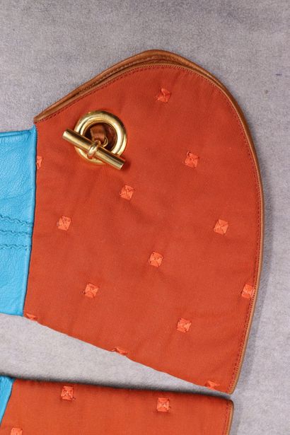HERMES. Pair of turquoise leather gloves...