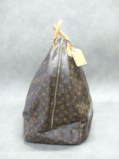 LOUIS VUITTON. Soft travel bag in monogram...