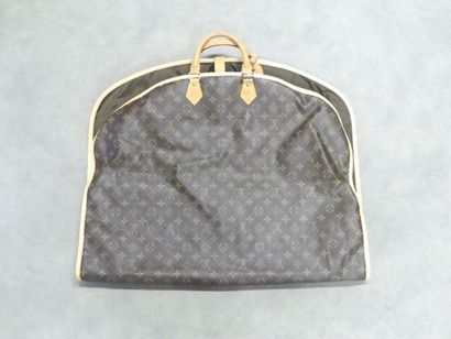 LOUIS VUITTON. Soft bag in monogram canvas...