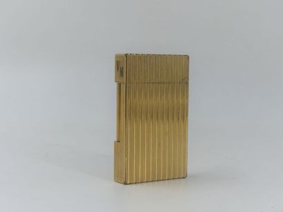 DUPONT. Lighter in gilded metal, monogrammed...