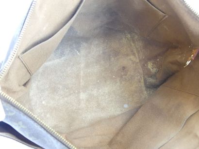 LOUIS VUITTON. Totally handbag in monogram...
