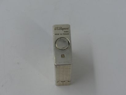 DUPONT. Lighter in silver plated metal, signed...