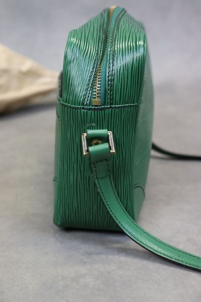 LOUIS VUITTON. Green epi leather reporter...