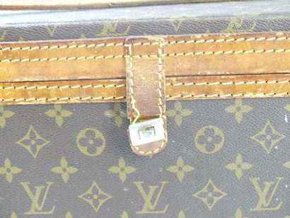 LOUIS VUITTON. Vanity in monogram canvas...