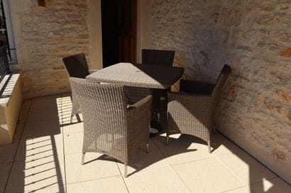 Mobilier de terrasse composé d'une table...
