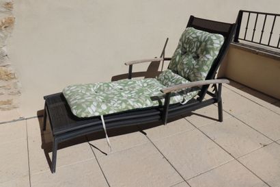 Chaise-Longue à deux accoudoirs
Chaise-Longue...