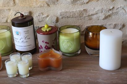 Bougies 
Huit bougies dans des pots en verre...