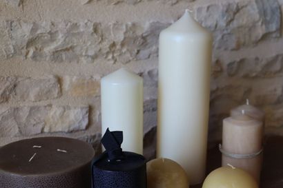 Bougies 
Ensemble de 8 bougies couleur blanche,...