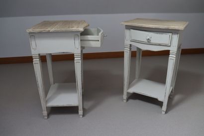 Deux tables de chevet ouvrant à un tiroir...