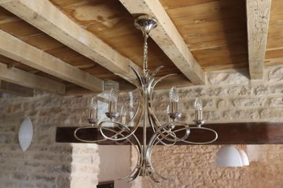 Lustre à six bras et six lumières en métal...