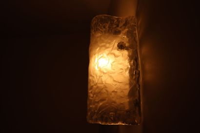 Plafonnier et applique 
Un plafonnier à deux...
