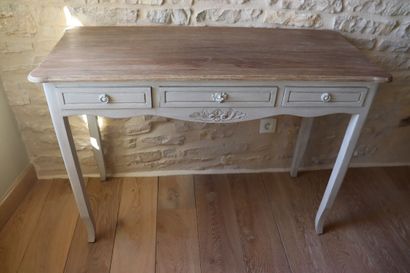 Console en bois naturel à trois tiroirs
Console...