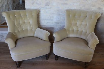 FAUTEUILS
Angleterre Deux fauteuils recouverts...