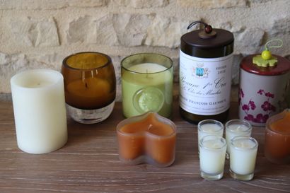 Bougies 
Huit bougies dans des pots en verre...