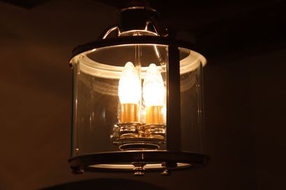 Lustre en forme de lanterne à trois feux....