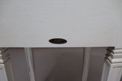Deux tables de chevet ouvrant à un tiroir...