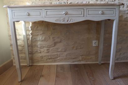 Console en bois naturel à trois tiroirs
Console...