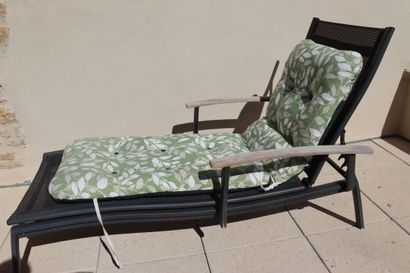 Chaise-Longue à deux accoudoirs
Chaise-Longue...