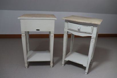 Deux tables de chevet ouvrant à un tiroir...