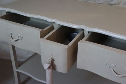Console à trois tiroirs et un plateau en...