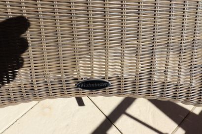 Mobilier de terrasse composé d'une table...