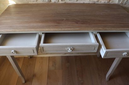 Console en bois naturel à trois tiroirs
Console...