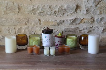 Bougies 
Huit bougies dans des pots en verre...