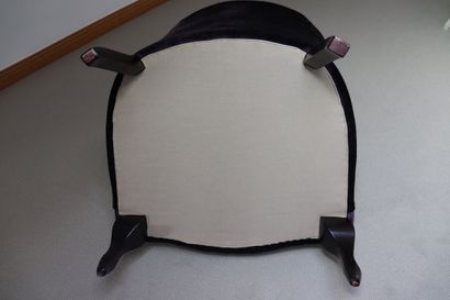 Fauteuil crapaud recouvert d'un velours lisse...