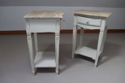 Deux tables de chevet ouvrant à un tiroir...