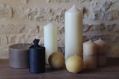 Bougies 
Ensemble de 8 bougies couleur blanche,...