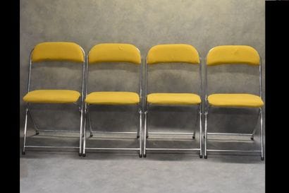 Ensemble de quatre chaises EYREL en tissu...