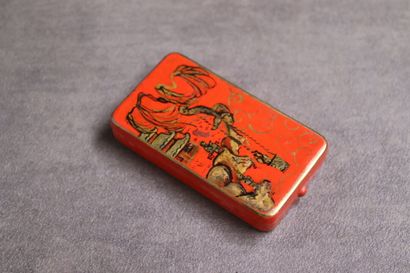 Poudrier en métal doré émaillé à décor japonisant,...