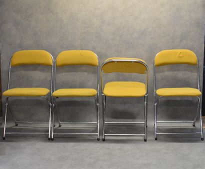 Ensemble de quatre chaises EYREL en tissu...