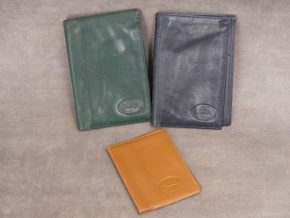 LONGCHAMP. Réunion de trois portefeuilles....