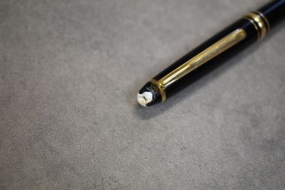 MONTBLANC. Un stylo bille Meisterstuck. Accident...