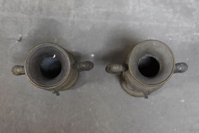 ASIE. Paire de vase balustre en bronze doré...