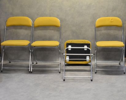 Ensemble de quatre chaises EYREL en tissu...