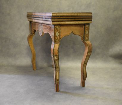 SYRIE.Table à jeux rectangulaire en bois...