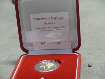 Réunion de lots divers dans une caisse dont:

-...