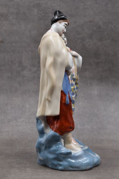 RUSSIE. Sujet en porcelaine soviétique représentant...