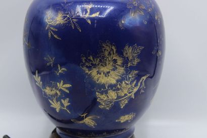 CHINA. Vase in blue porcelain decorated with...