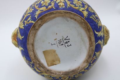 Renaissance 
(in the taste of) Earthenware...