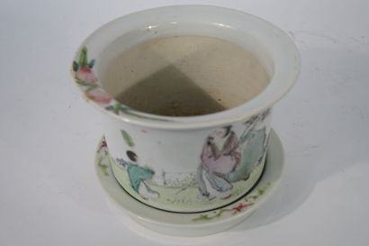 CHINA, 20th century. Small polychrome porcelain...