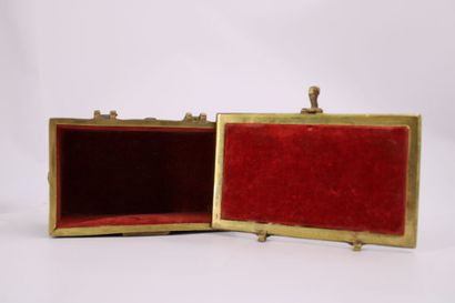 Meeting of two gilded brass boxes. Dimensions:...