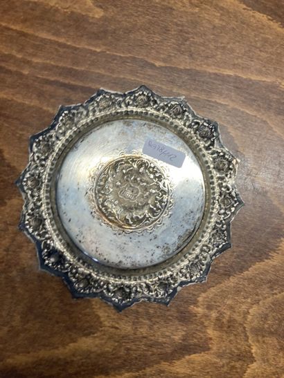 ASIE 
Small silver platter. Diameter : 14...